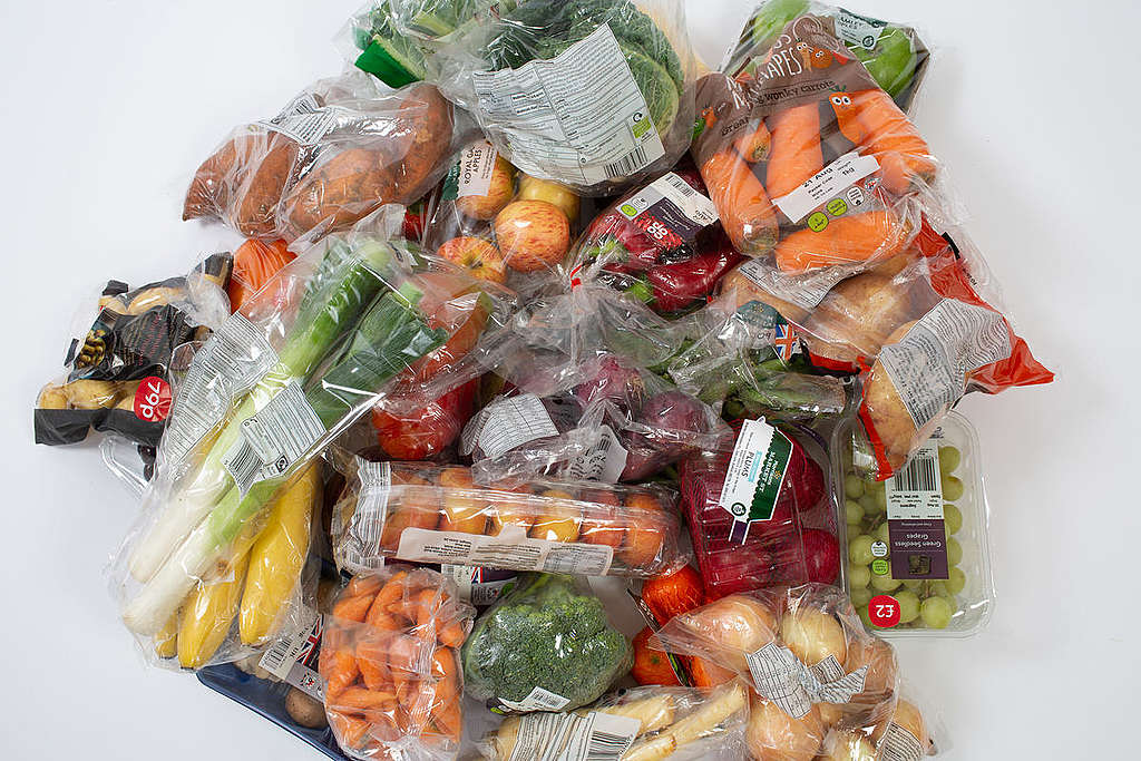 Fruit and Vegetables Plastic Packaging. © Steve Morgan / Greenpeace Fruit and Vegetables Plastic Packaging. © Steve Morgan / Greenpeace