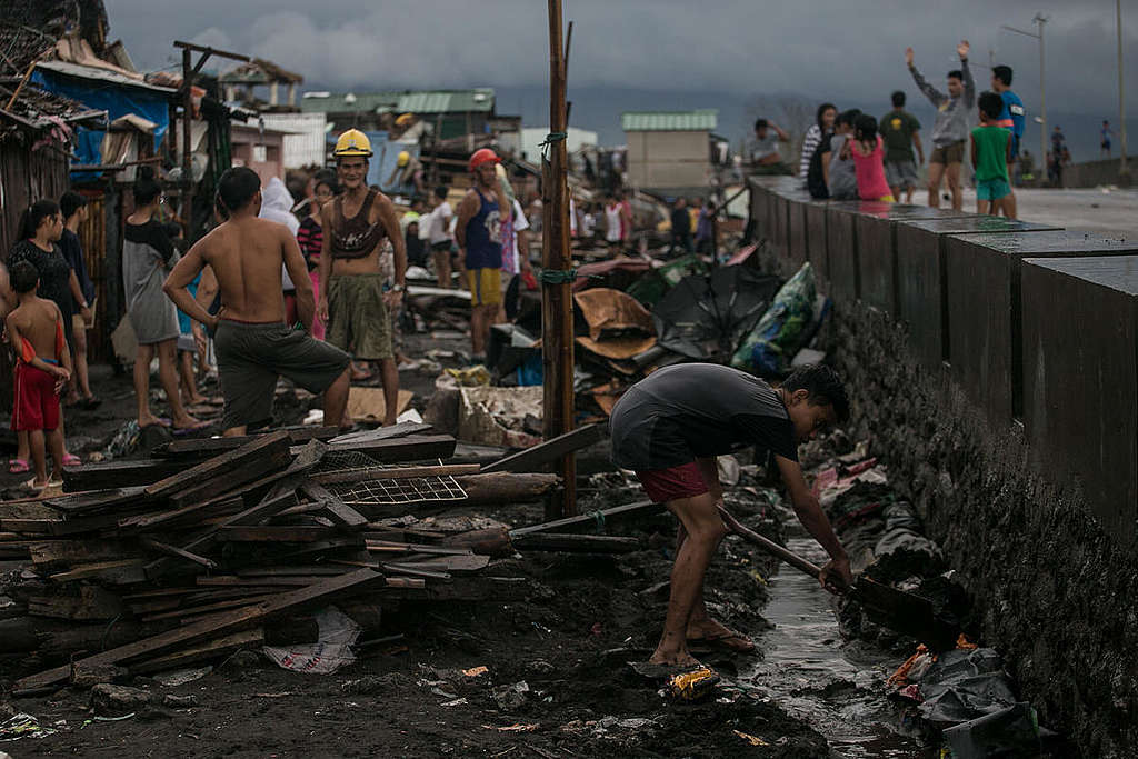 Aftermath of Typhoon Kammuri. © Basilio H. Sepe / Greenpeace