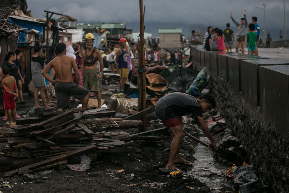 Aftermath of Typhoon Kammuri. © Basilio H. Sepe / Greenpeace