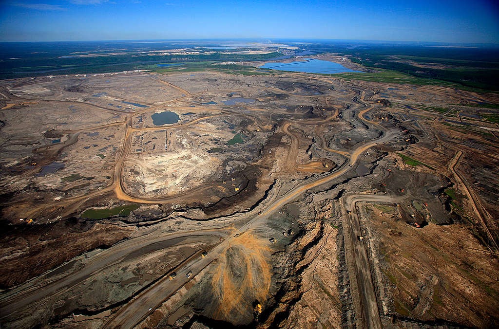 Suncor Operations in Alberta Tar Sands. © Jiri Rezac / Greenpeace