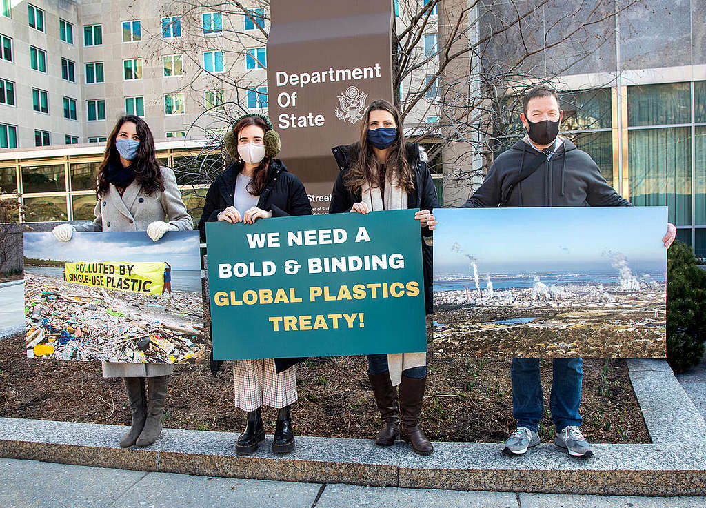 Break Free From Plastics Petition Delivery in Washington D.C. © Tim Aubry / Greenpeace