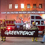COP28 : Greenpeace diffuse des vidéos de feux de forêt sur le bureau du ministre Guilbeault pour sommer le Canada de « faire payer les pollueurs »