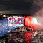 Ahead of a federal election, Greenpeace Canada’s activists projected powerful messages on the world famous Niagara Falls: “Don’t Trump Canada”, “Elbows up” and “RESIST”. 
Greenpeace Canada is calling out politicians like Trump and Poilievre for spreading fear and division, while polluting industries like oil & gas seek to take advantage of a crisis they helped create. Greenpeace Canada is asking Poilievre and all political parties to protect people and the environment, not polluters and billionaires. This projection was also a solidarity statement in support of Greenpeace US, who has been found liable for more than US$660 million in the Energy Transfer SLAPP trial.
À l’approche des élections fédérales, des activistes de Greenpeace Canada ont projeté une série de messages percutants sur les célèbres chutes du Niagara : « Ne Trumpez pas le Canada », « Sortons les coudes » et « RÉSISTONS ». Greenpeace Canada dénonce les politicien·nes comme Trump et Poilievre qui sèment la peur et la division, tandis que les industries polluantes comme celles du pétrole et du gaz cherchent à tirer profit d'une crise qu'elles ont contribué à créer. Greenpeace Canada demande à Poilievre et à tous les partis politiques de protéger les gens et l'environnement plutôt que les pollueurs et les milliardaires. Cette action était également un geste de solidarité envers Greenpeace États-Unis, qui a été condamnée à payer plus de 660 millions de dollars américains en dommages et intérêts dans le cadre d'une poursuite-bâillon intentée par Energy Transfer.