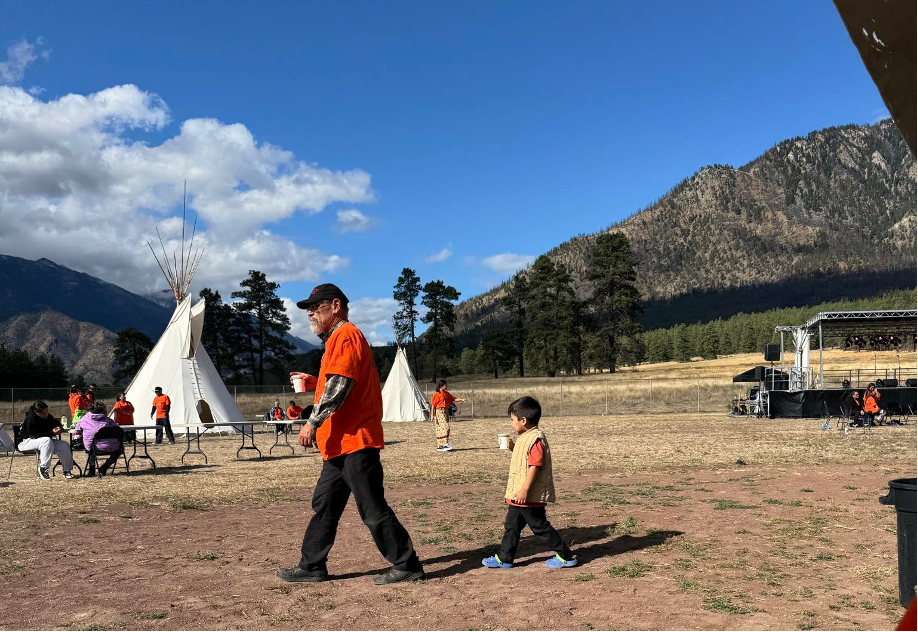 Une histoire d’eau, d’incendie et de raison d’agir : visite en territoire Nlaka&rsquo;pamux avec Patrick Michell