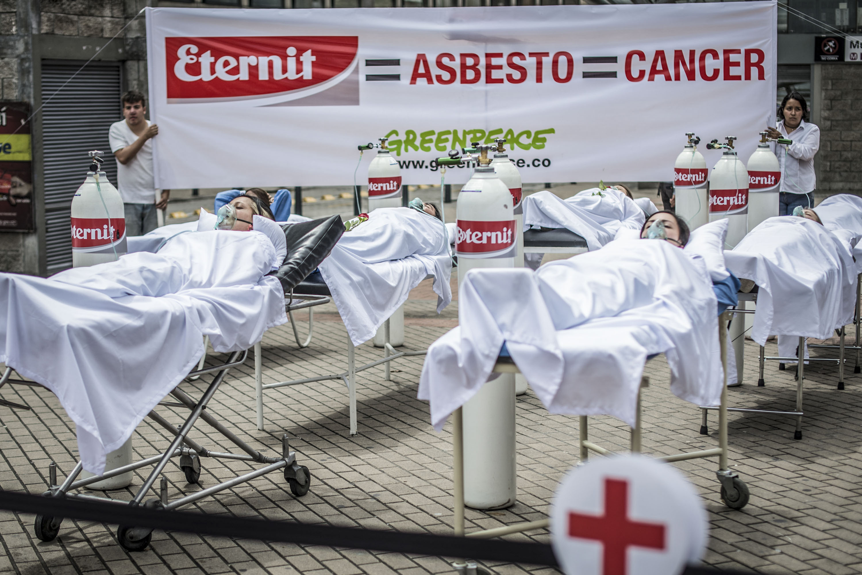 Deteniendo a un asesino peligroso: nuestra campaña contra el asbesto