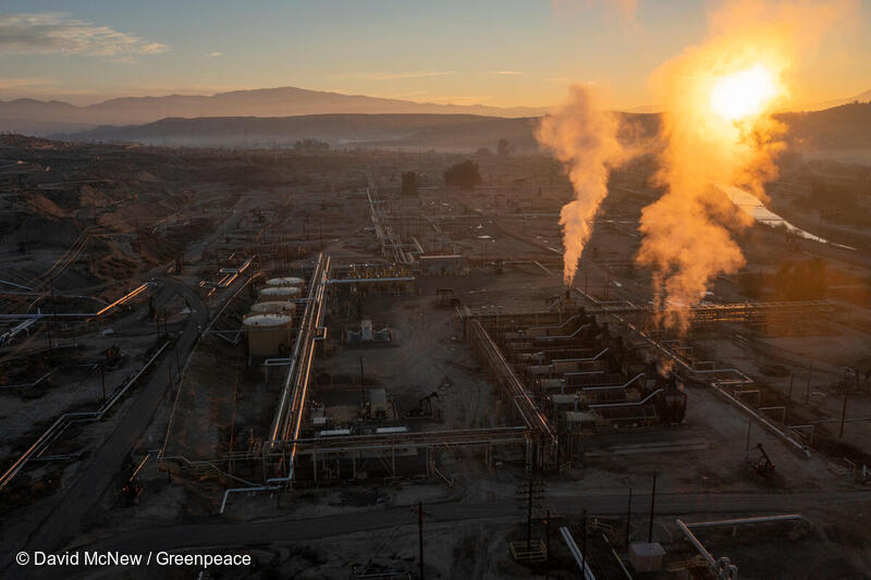 Infraestructura para procesar petróleo en Arvin, California.