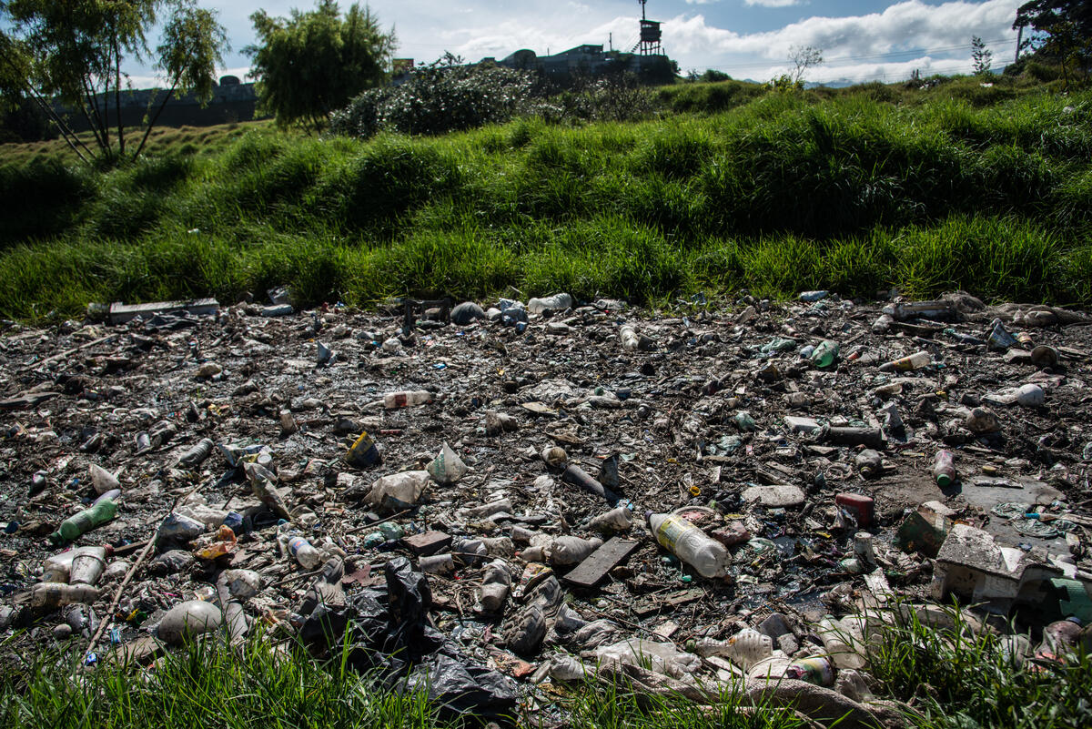 Fucha River pollution in Bogotá, Colombia. © Juan Pablo Eijo / Greenpeace Fucha River pollution in Bogotá, Colombia. © Juan Pablo Eijo / Greenpeace