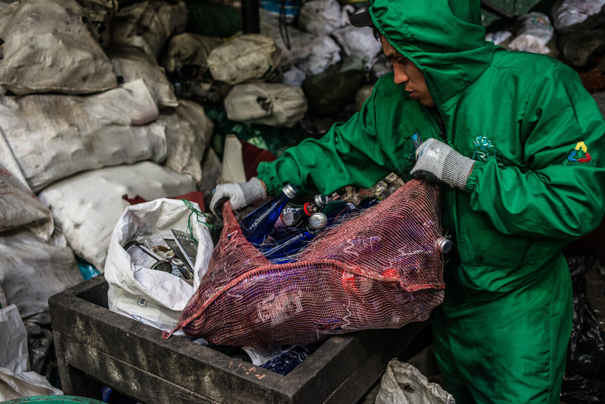 Waste Management and Recycling in Bogotá, Colombia. © Juan Pablo Eijo / Greenpeace Waste Management and Recycling in Bogotá, Colombia. © Juan Pablo Eijo / Greenpeace
