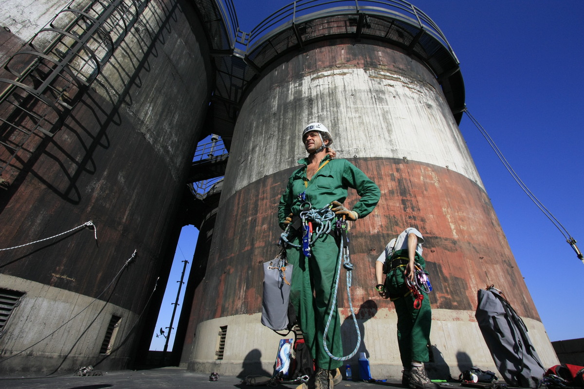 Climate Action in Brindisi during G8 Summit in Italy. © Greenpeace / Jiri Rezac