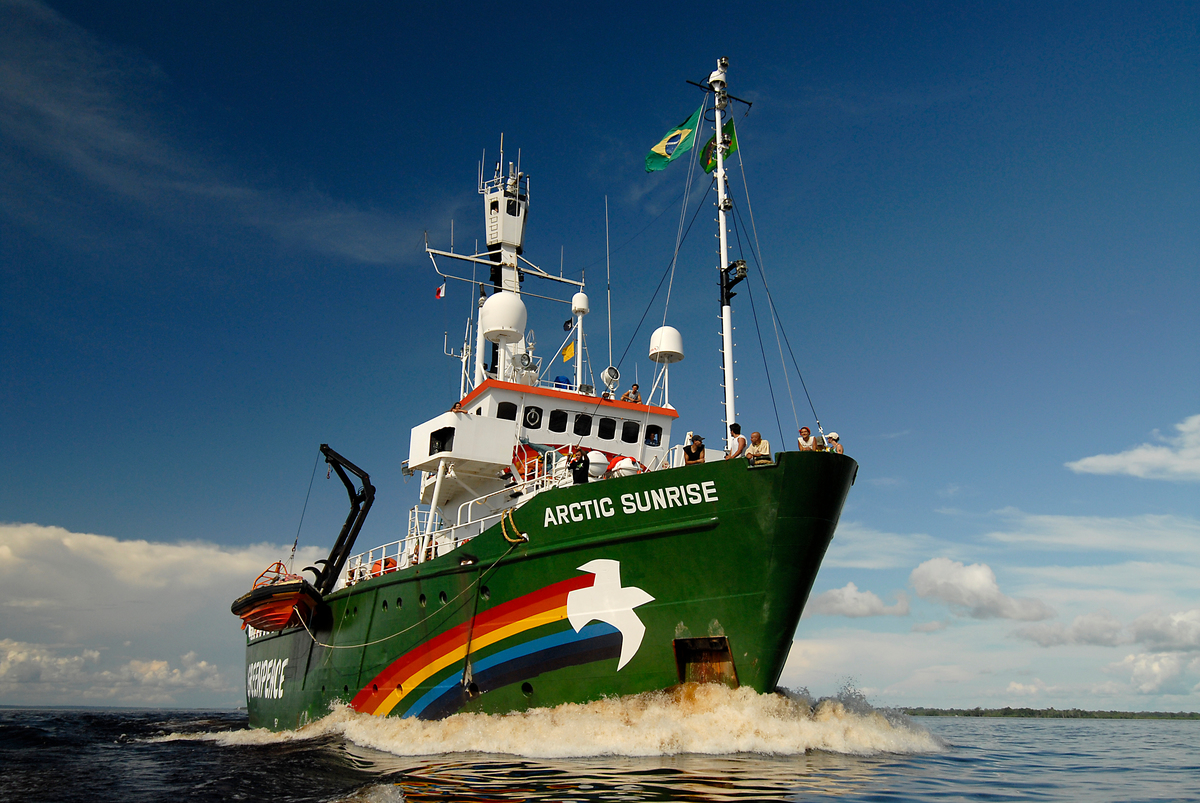 Arctic Sunrise in the Amazon off Manaus. © Markus Mauthe / Greenpeace