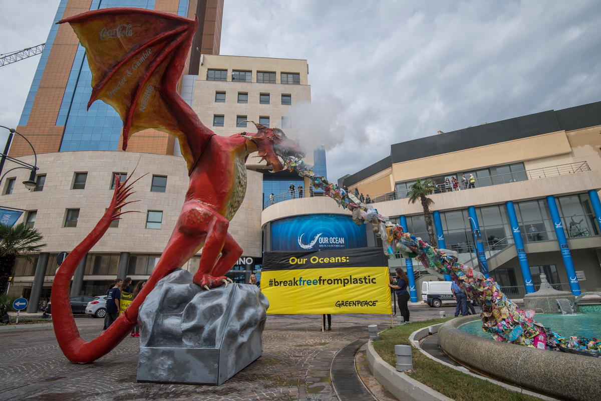 Plastic-Spitting Dragon Protests at Our Oceans Conference in Malta. © Bente Stachowske / Greenpeace