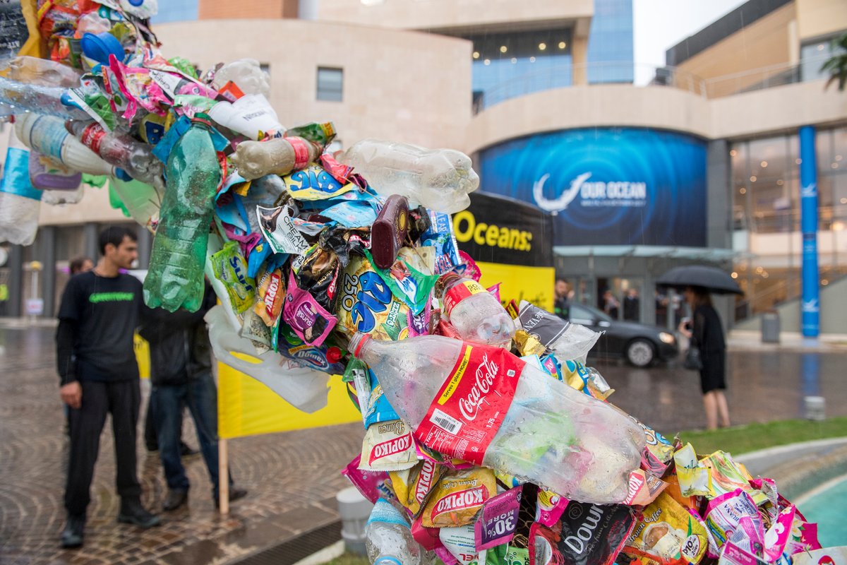 Plastic-Spitting Dragon Protests at Our Oceans Conference in Malta. © Bente Stachowske / Greenpeace