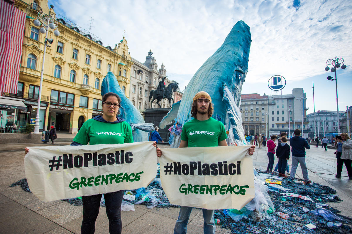 Sculpture of Whales in the Center of Zagreb. © Nevio Smajic / Greenpeace