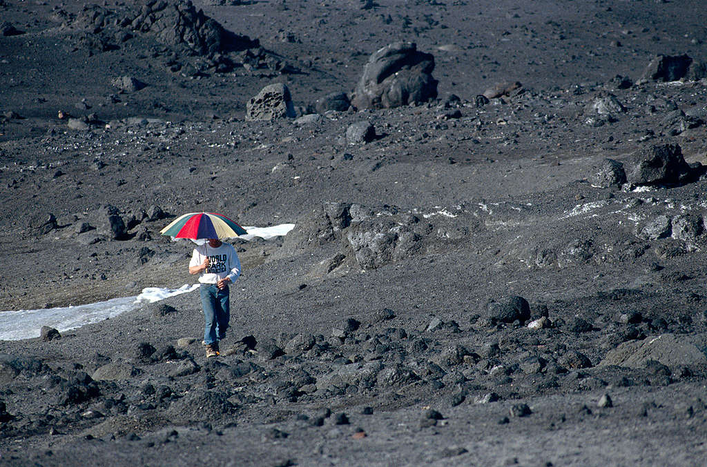 Marc Defourneaux holding Umbrella. © Greenpeace / Timothy A. Baker Marc Defourneaux holding Umbrella. © Greenpeace / Timothy A. Baker
