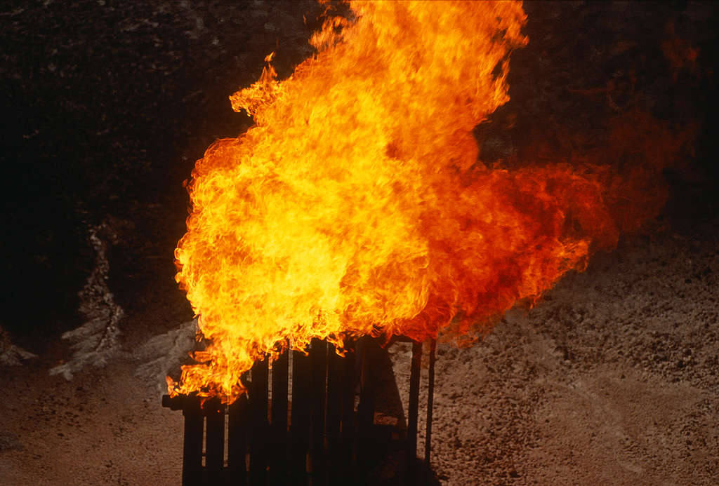 Natural Gas Flares in Alaska. © Greenpeace / Robert Visser Natural Gas Flares in Alaska. © Greenpeace / Robert Visser