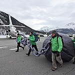 Greenpeace International activists from across Europe symbolically “confiscated” private planes at the Engadin airport in Samedan, Switzerland, which is used by participants of the World Economic Forum (WEF).
The peaceful protest marks the last of a series of creative interventions calling policy-makers to tax the super-rich, representing 1% of the world’s population, and redirect tax revenues towards affordable green housing, public transport, and climate and environmental action, to support communities and protect the planet.