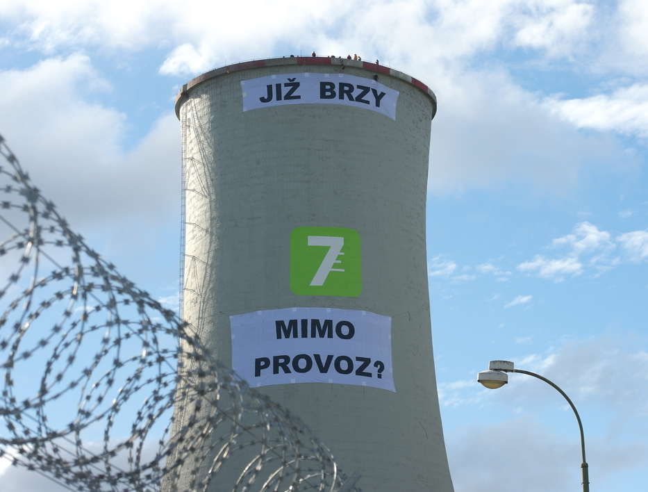 Chvaletice Power Plant Occupation in Czech Republic. © Jan Rovenský