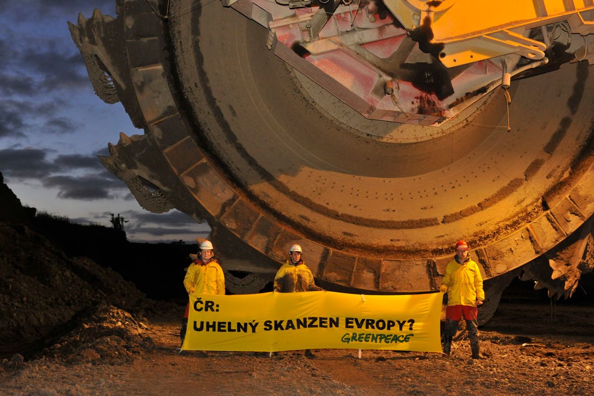 Coal Excavator Action in Czech Republic. © Ibra Ibrahimoviç