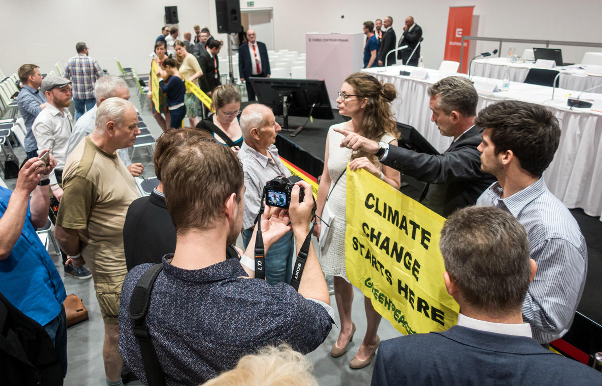 Protest at ČEZ AGM in Prague. © Petr Zewlakk Vrabec / Greenpeace