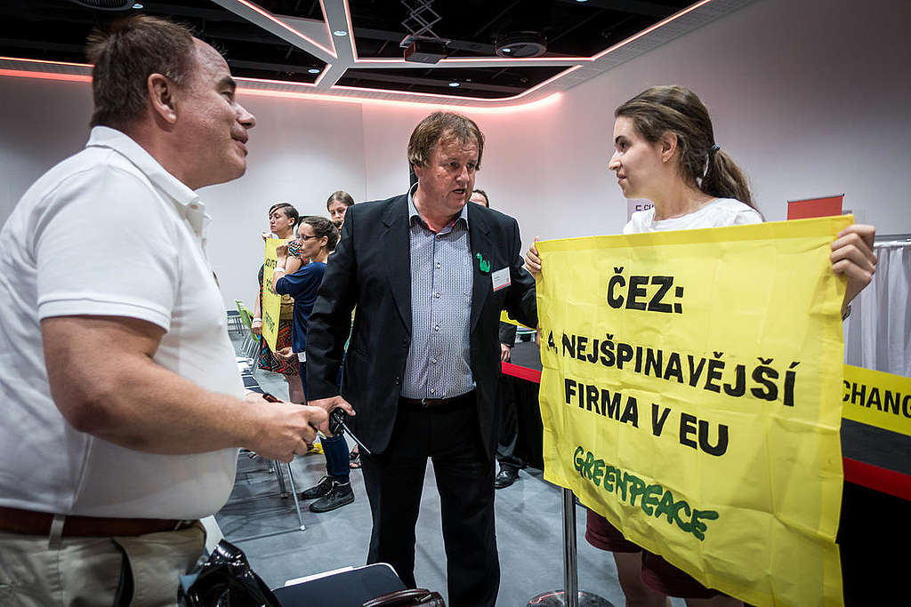 Protest at ČEZ AGM in Prague. © Petr Zewlakk Vrabec / Greenpeace