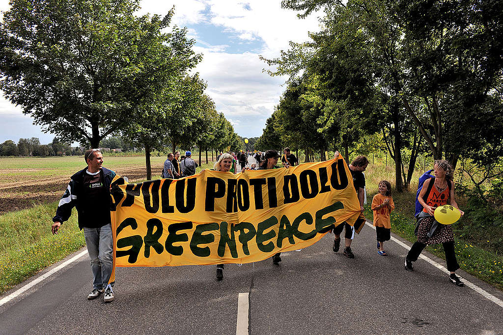 'Human Chain Against Coal' in Kerkwitz. © Ibra Ibrahimoviç / Greenpeace