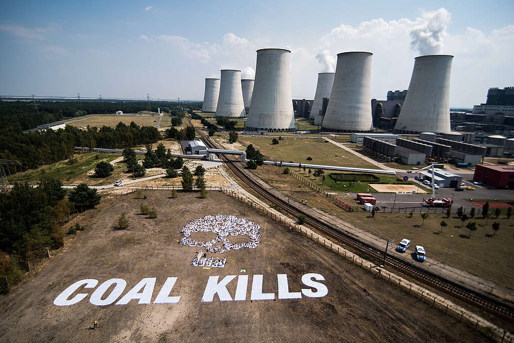 Banner Action against Lignite in Front of Jaenschwalde. © Chris Grodotzki / Greenpeace