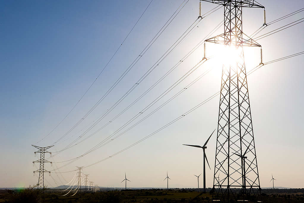 Wind Turbines and Electric Wires. © Greenpeace / Daniel Beltrá Wind Turbines and Electric Wires. © Greenpeace / Daniel Beltrá