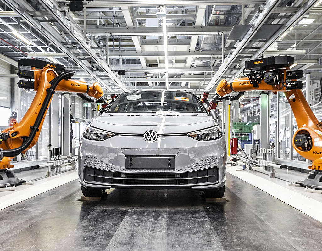 Interior Shots from the Volkswagen Plant in Zwickau. © Paul Langrock / Greenpeace Interior Shots from the Volkswagen Plant in Zwickau. © Paul Langrock / Greenpeace