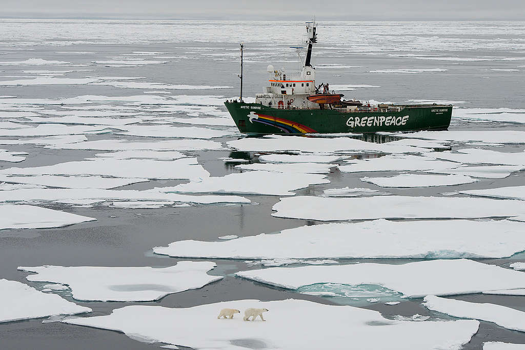 MY Arctic Sunrise in the Arctic. © Daniel Beltrá / Greenpeace