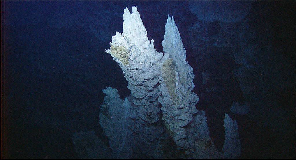 Arbonate Spires in the Lost City Vent Field, Atlantic Ocean. © NOAA/IFE/UW/URI-IAO