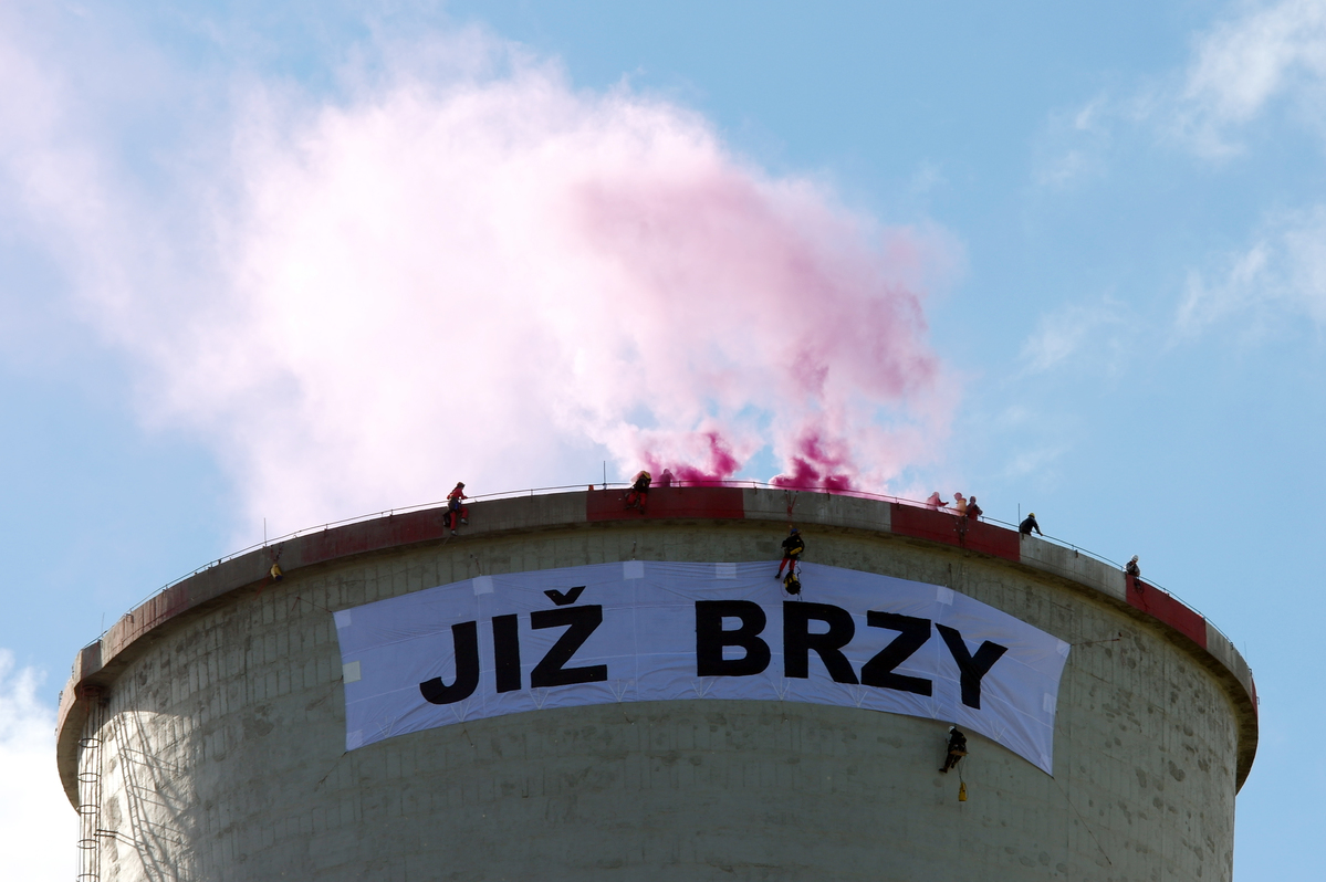 Chvaletice Power Plant Occupation in Czech Republic. © Jan Rovenský / Greenpeace