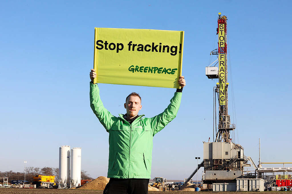 Powerful Action against Fracking in Hungary. © Bence Jardany / Greenpeace