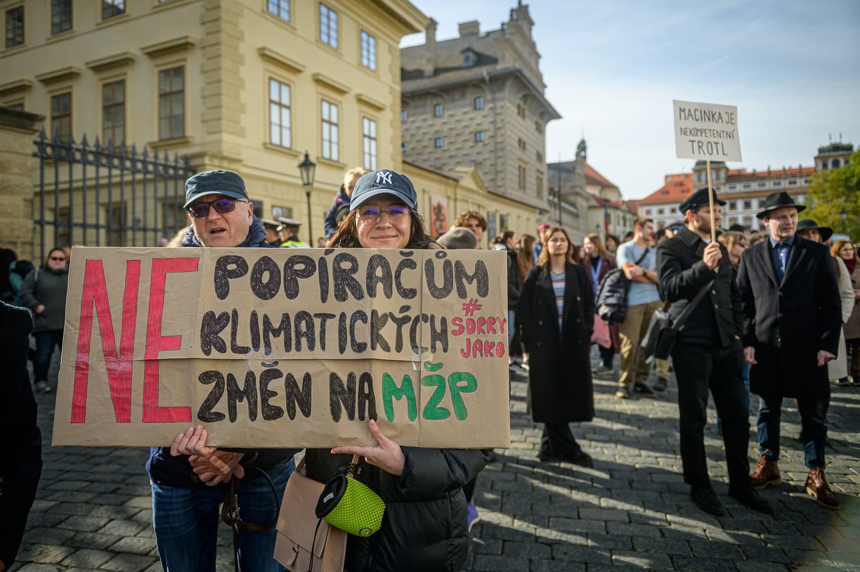Greenpeace chce prezidentovi osobně předat 32 000 podpisů za důvěryhodného ministra životního prostředí
