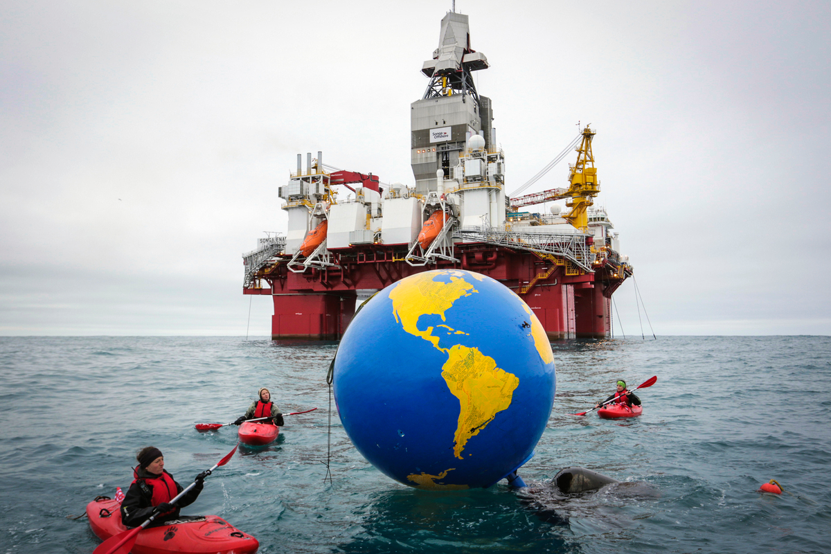 Arctic Sunrise Protests Arctic Oil Drilling in Barents Sea. © Nick Cobbing