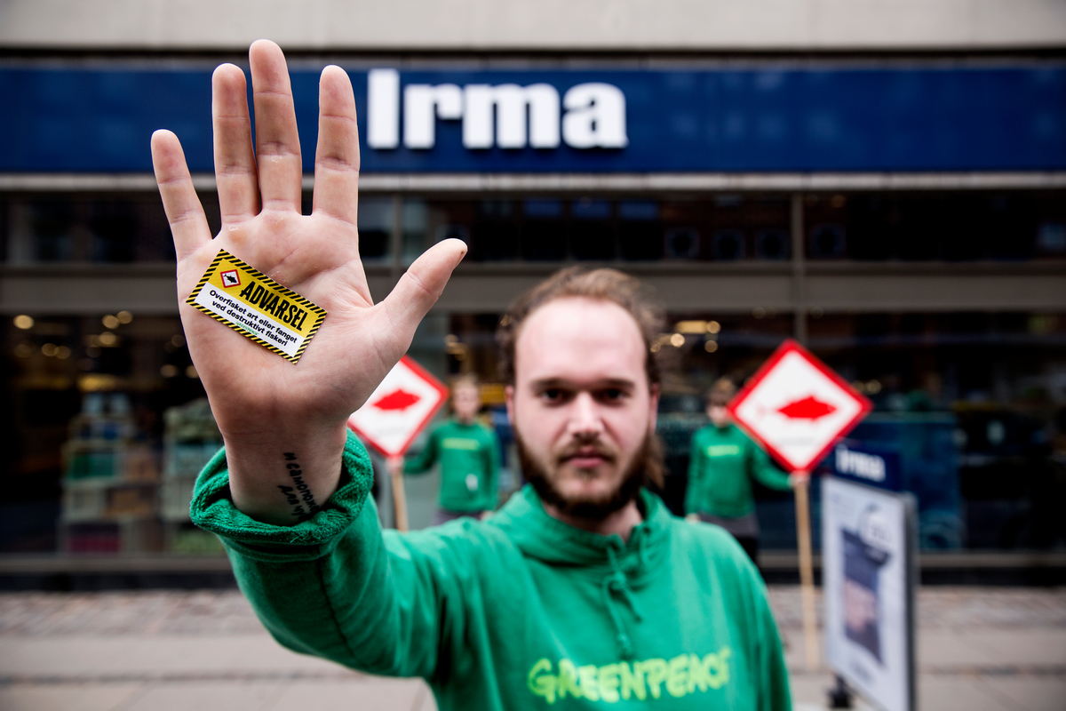 Tuna Labelled with Warning at COOP in Copenhagen. © Uffe Weng