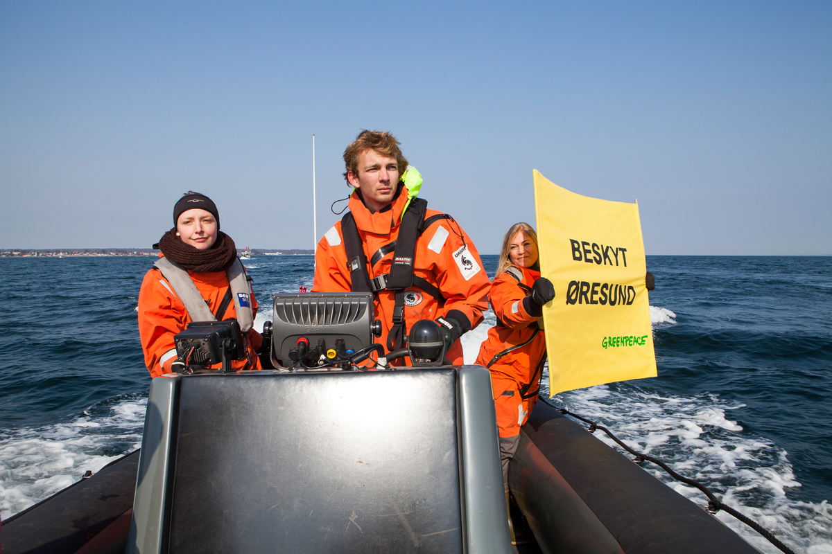 Greenpeace join flotilla for Oresund protection. © Alban Grosdidier