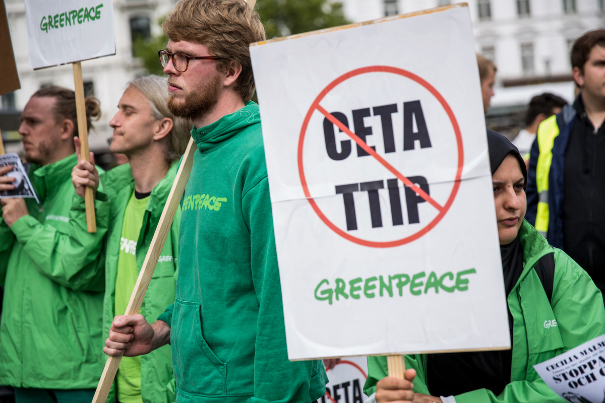 Tre til at stoppe frihandelsaftalerne med og Canada - Greenpeace Danmark
