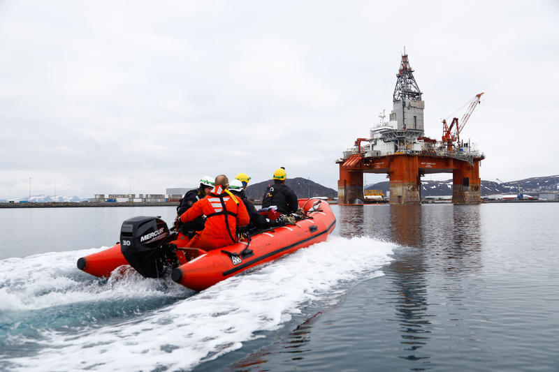 Rypefjord, Norge, 29. april 2019 – Fire Greenpeace-aktivister er netop klatret om bord på Equinors olierig West Hercules for at protestere mod det statsejede selskab, der gør sig klar til en ny sæson for boringer i den norske del af Arktis.