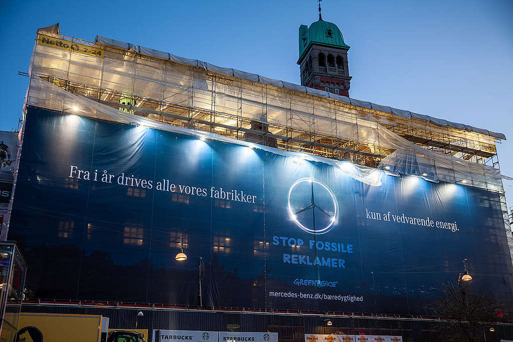 Greenpeace Denmark reports Mercedes-Benz campaign to the The Consumer Ombudsman. © Michael Hedelain / Greenpeace