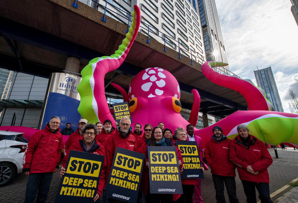 Action against Deep Sea Mining Industry with Giant Octopus in London. © Chris J Ratcliffe / Greenpeace Action against Deep Sea Mining Industry with Giant Octopus in London. © Chris J Ratcliffe / Greenpeace