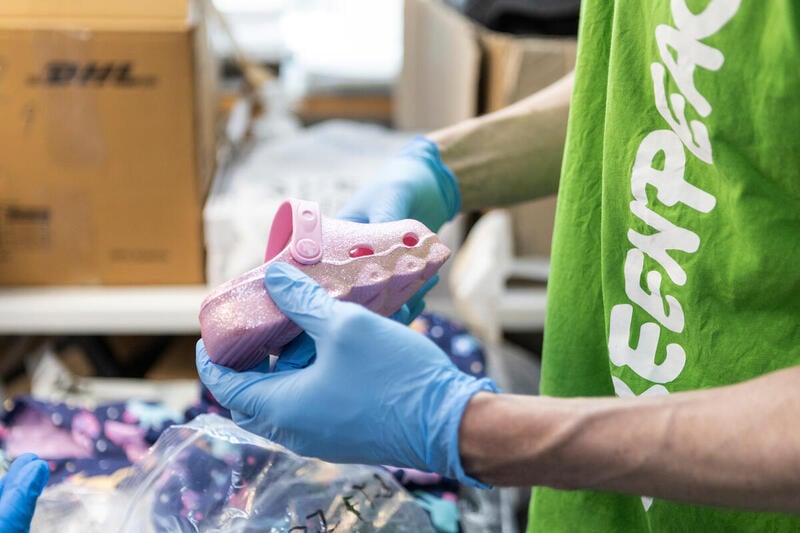 Greenpeace afslører: farlige kemikalier forbliver i tøjet – Sheins løfter værdiløse