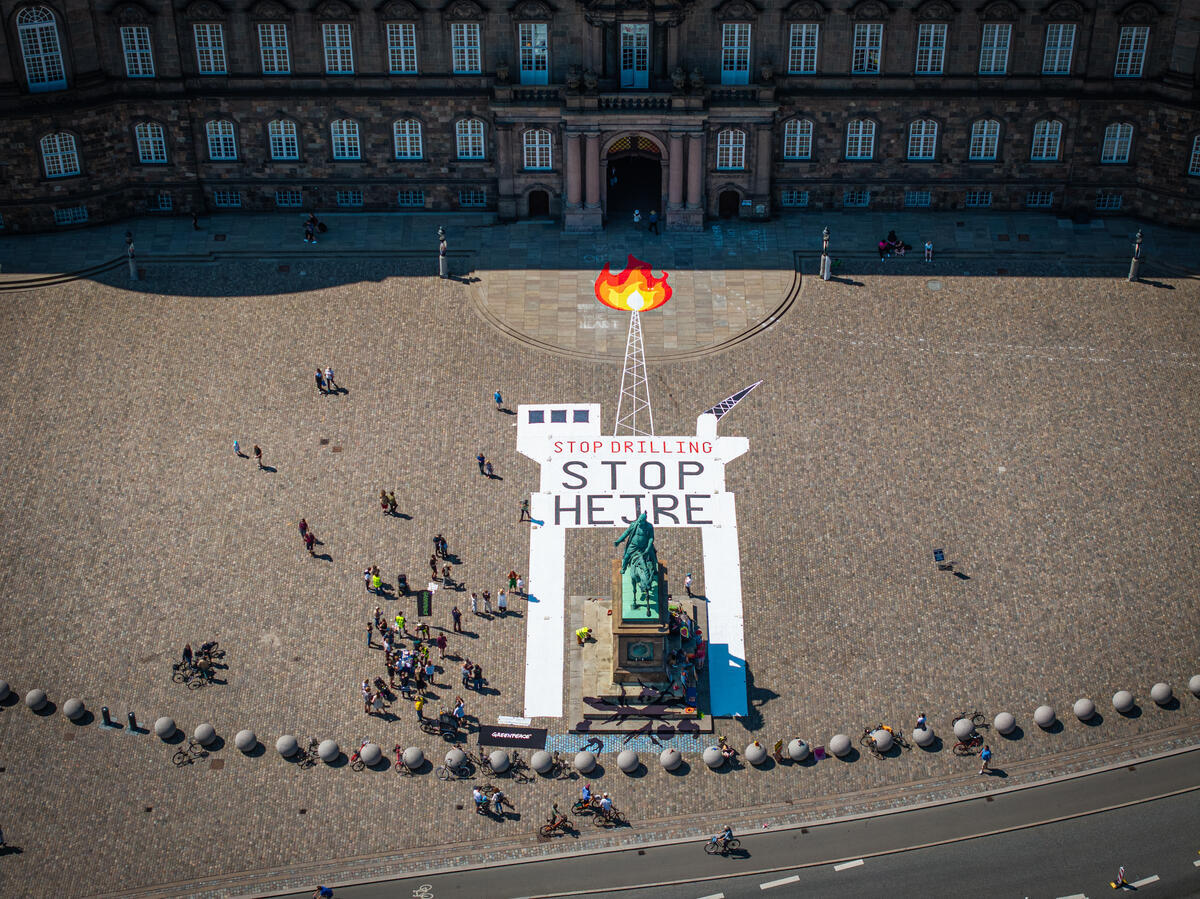 'Stop Drilling, Stop Hejre' Banner at Danish Parliament in Copenhagen. © Greenpeace