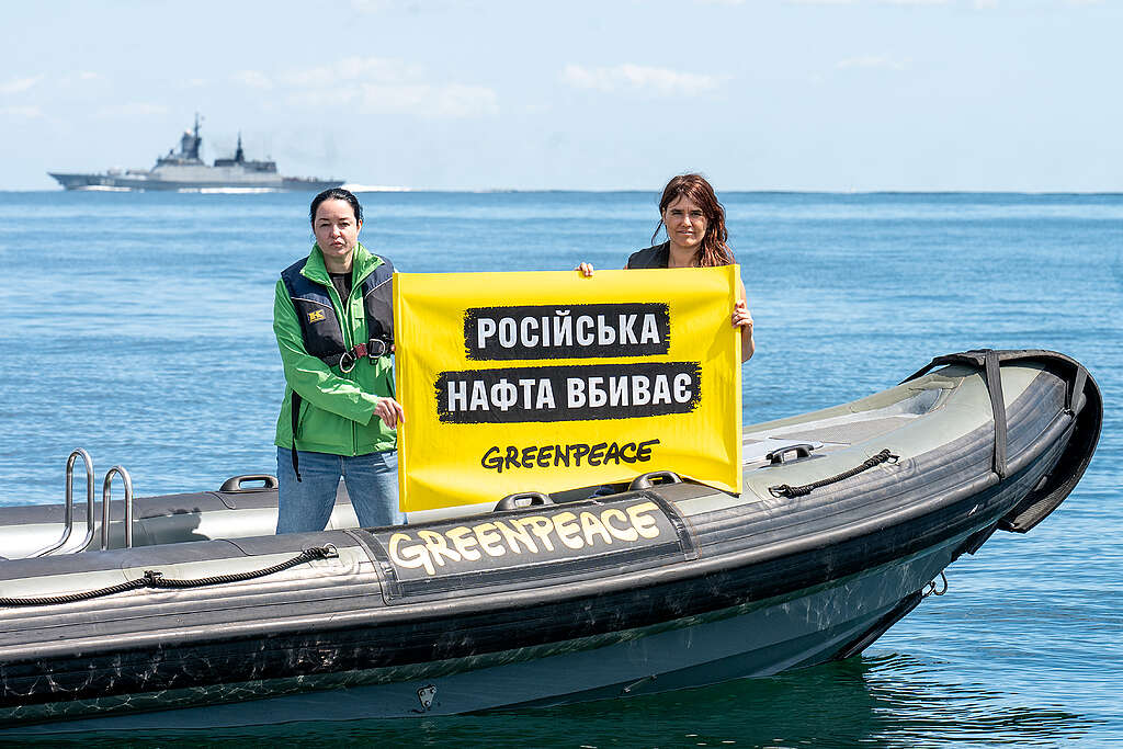 Folketingspolitikeren Pil Christensen, Enhedslisten og kampagneleder for Greenpeace i Ukraine i protest mod skyggeflåde Folketingspolitikeren Pil Christensen, Enhedslisten og kampagneleder for Greenpeace i Ukraine i protest mod skyggeflåde