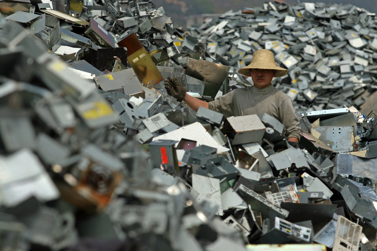 Toxics e-Waste Documentation in China. © Greenpeace / Natalie Behring