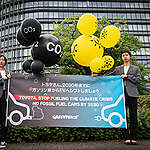Greenpeace activists unveil a banner urging Toyota to cease contributing to the climate crisis and phase out fossil fuel cars by 2030 during the Annual General Meeting in Japan.

Transportation is responsible for 21% of global carbon emissions, and Toyota, one of the world's largest automakers, has been one of the slowest to transition to zero-emission vehicles.

With scorching hot summers, wildfires, and floods endangering our lives, Toyota must shift its business model away from profiting from the production of fossil fuel cars and instead focus on providing zero-emission mobility services.
6月14日、愛知県豊田市のトヨタ自動車本社で開催された同社の株主総会に合わせ、同社本社前で「2030年までにガソリン車からEVへシフトしましょう」などと書かれたメッセージボードと風船を掲げ、4月に就任した佐藤恒治新社長に、EV転換の早期推進を訴えました。