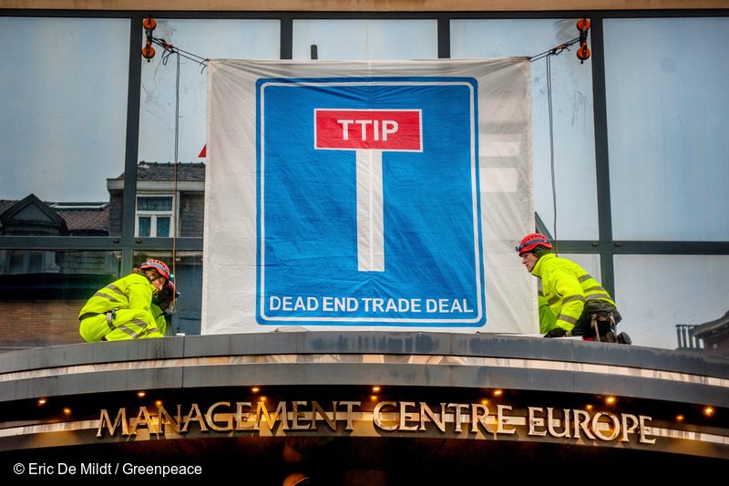 Greenpeace action againt TTIP negotiations in Brussels. Activists block the entrances to the negotiations take take place in conference centre in Ixelles, Brussels, Belgium.   / © Eric de Mildt - Greenpeace / Mention of name obligatory / All rights reserved. 