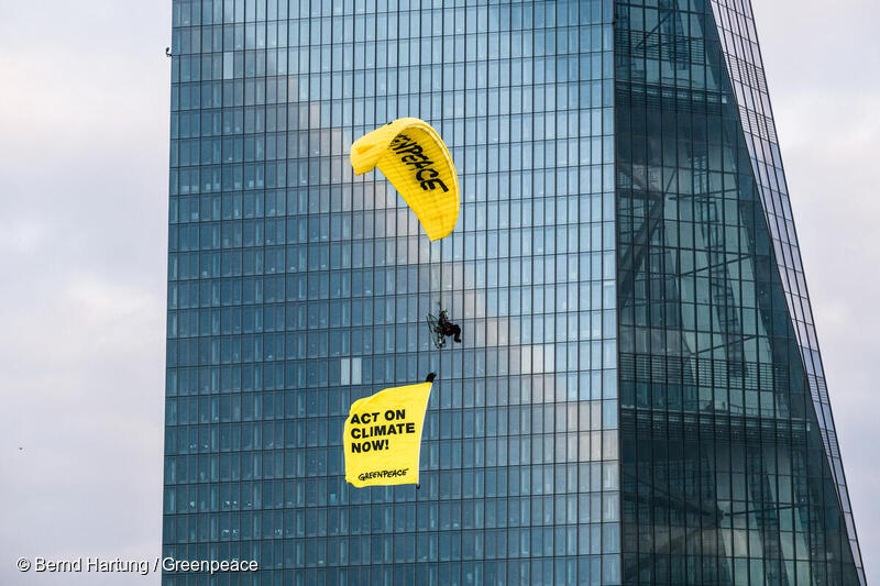 Paragliding activists land on ECB to expose support for fossil fuels -  Greenpeace European Unit