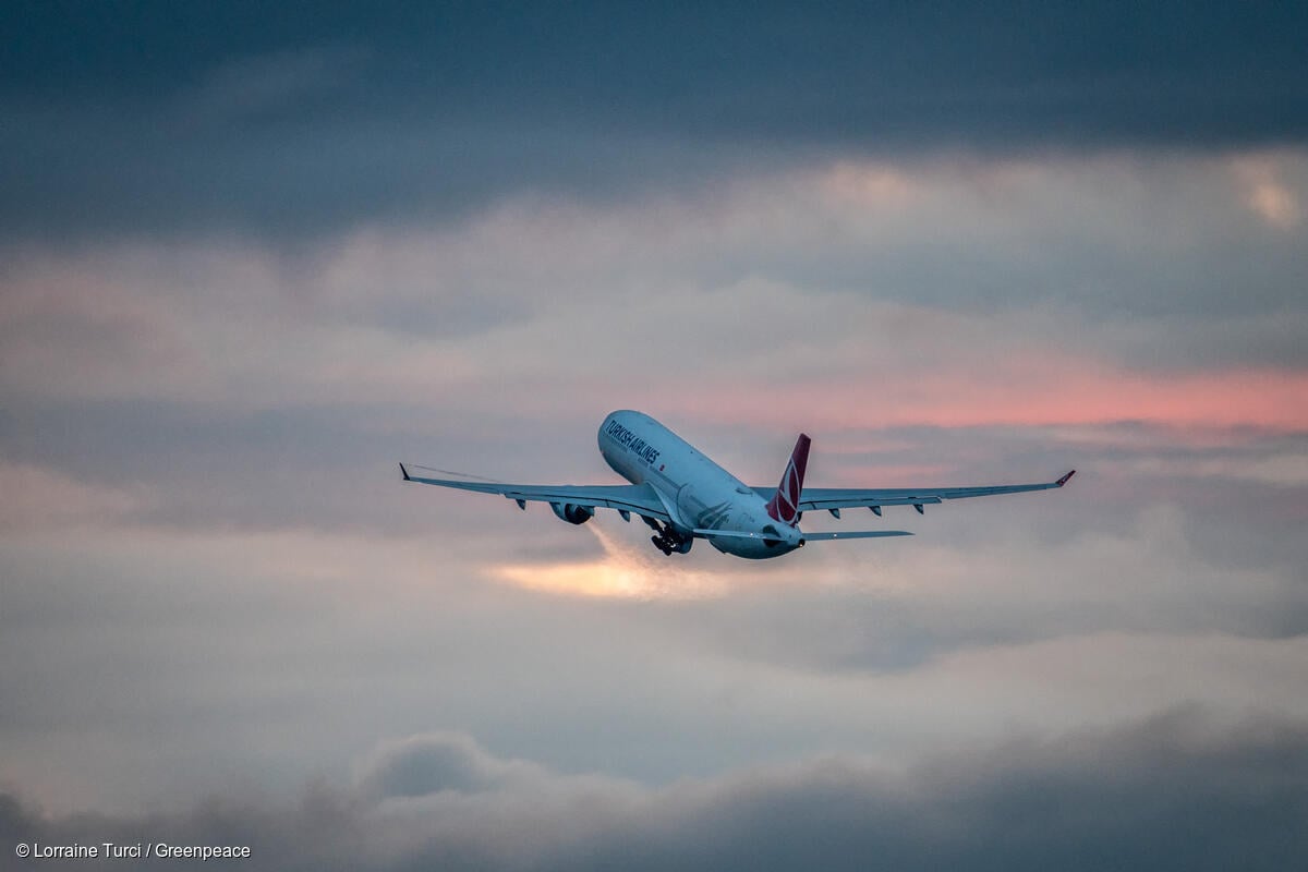 Low-cost flights up to 26 times cheaper than trains