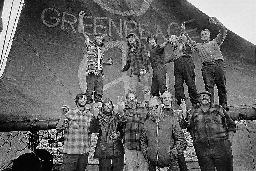 Greenpeacen ensimmäisiä aktivisteja © Greenpeace / Robert Keziere