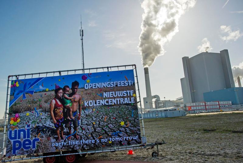 Uniperin Maasvlakte 3 -voimalan avajaisissa.